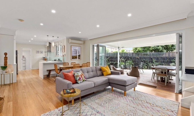 Maroubra House | 4-Bed Coastal Family Vacation Haven with Garden