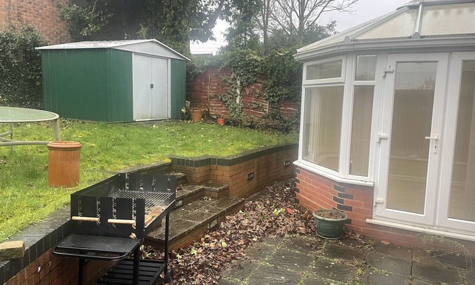 Stonnall House | 4 Bed Comfy House in Birmingham
