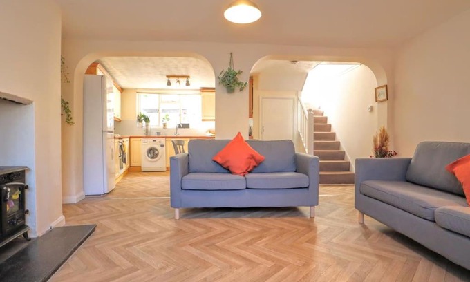 Folkestone House | 4 bed home 3 mins from harbour + sandy beach