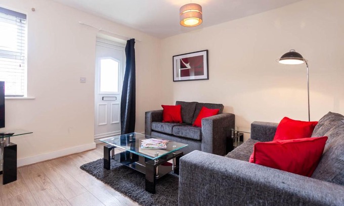 Latchford House | 4 bed home, driveway parking ideally located in Latchford, Warrington - Executive St Marys House