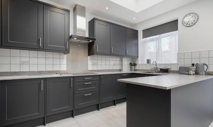 Enfield House | 4-Bed House Ideal for Families and Corporate Stays