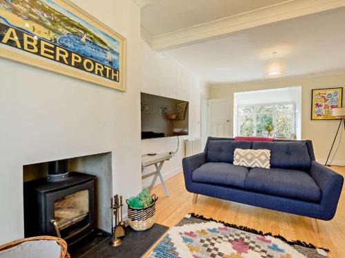 Aberporth House | 4 Bed in Aberporth 93783