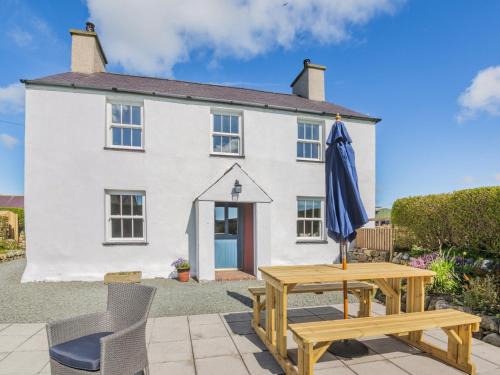 Mynytho House | 4 Bed in Abersoch 91656