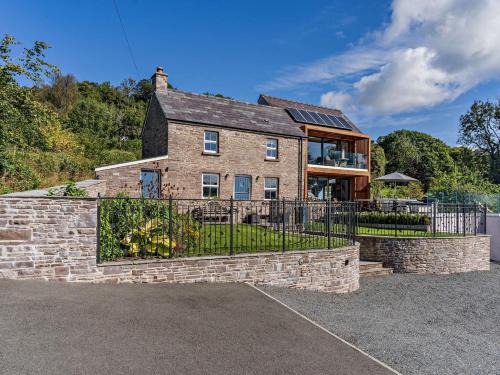 Bwlch House | 4 Bed in Bwlch 90596