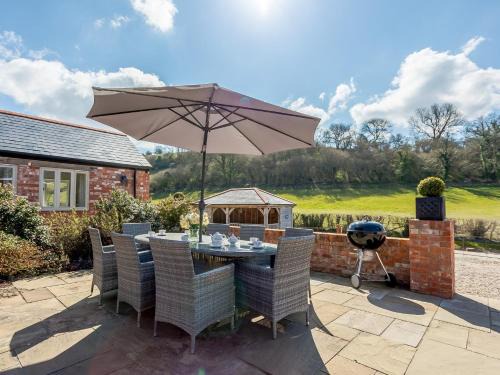 Dorchester House | 4 Bed in Dorchester 42204