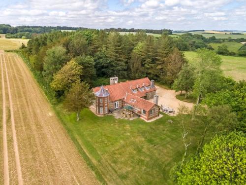 Dorchester House | 4 Bed in Dorchester 80513