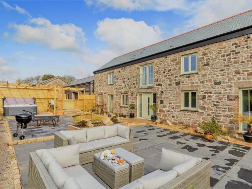 Redruth House | 4 Bed in Falmouth 85825