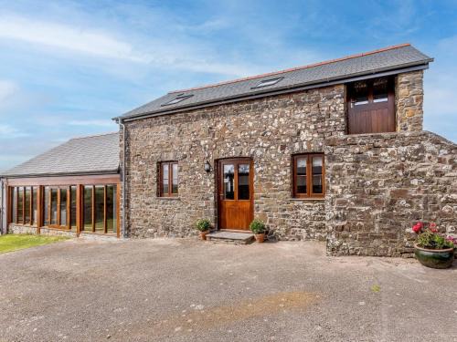 Hartland House | 4 Bed in Hartland 83444