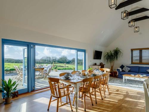Saint Erth Praze House | 4 Bed in Helston 90391