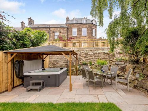 Matlock House | 4 Bed in Matlock 88011