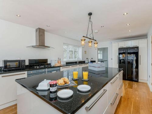 Penygroes House | 4 Bed in Penygroes 86423