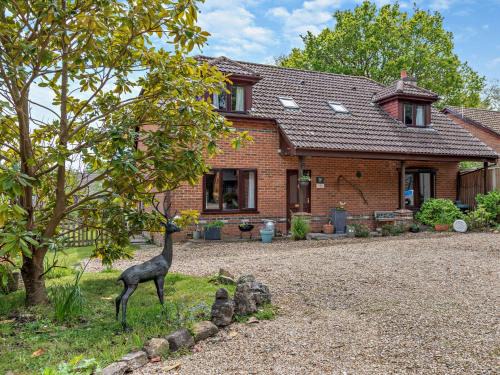 Wareham House | 4 Bed in Wareham 77511