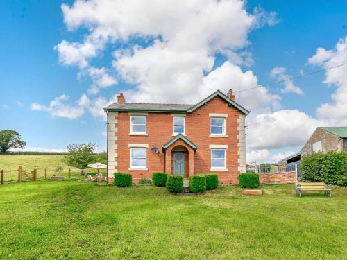 Llanfair Caereinion House | 4 Bed in Welshpool 89012