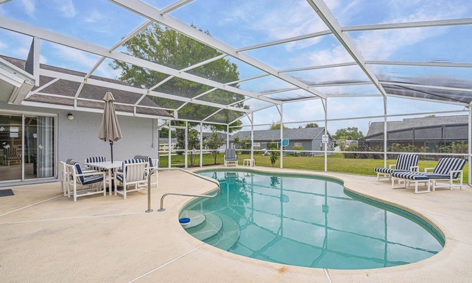 Indian Ridge House | 4-Bed luxury Orlando villa w/private pool, games room. WDW 4 miles