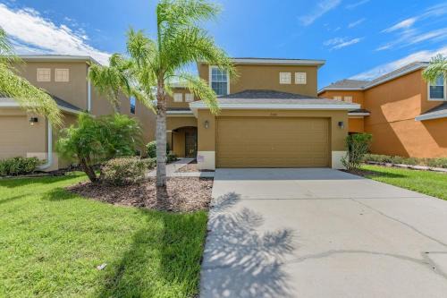 Veranda Palms House | 4 Bed Private Yard-Pool Home