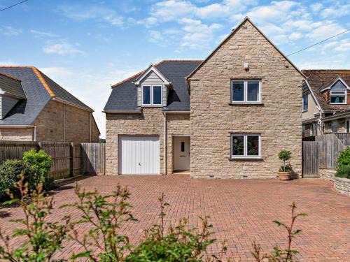 Isle of Purbeck House | 4 bed property in Harmans Cross DC217