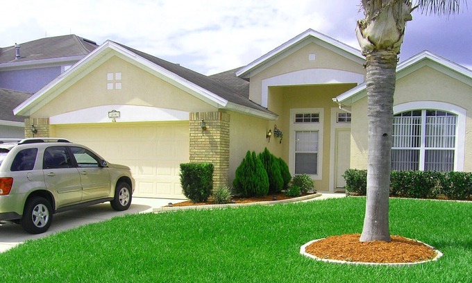Esprit Villa | 4 Bed Villa with private pool overlooking Golf course and near Disney!