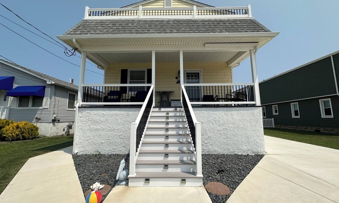 Anglesea House | 4 Bedroom 2 Bath luxury home in a quiet area close to the beach