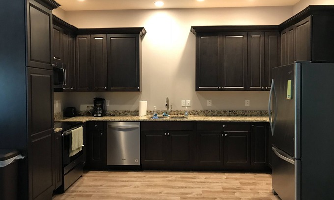 Hardin House | 4 Bedroom, 2 bath, newer home located 2 from Jonathan Creek/Kentucky Lake.