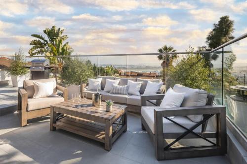 Middletown House | 4 Bedroom 2 Bath with Ocean View Hot Tub Parking