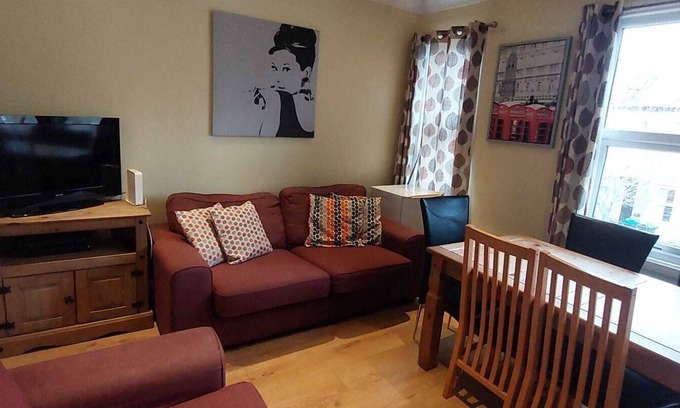 Lavender Fields Apartment | 4 Bedroom 2 Bathroom Apartment - 5 mins to tube station