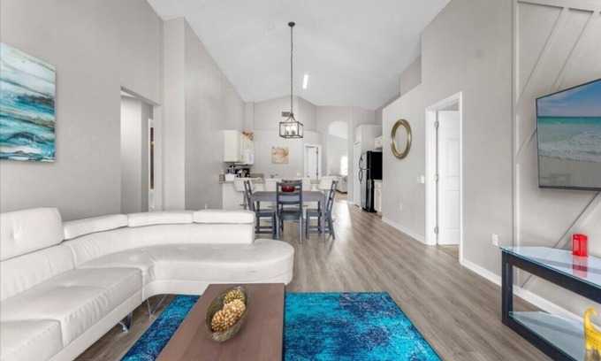 Westridge House | 4 Bedroom/2 Bathroom Manors Westridge (411 LD)
