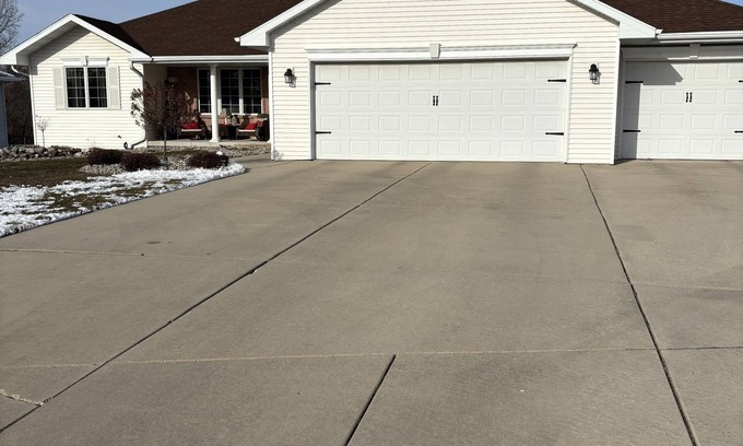 Howard House | 4 Bedroom-3.5 Bath for 2025 NFL Draft in Green Bay