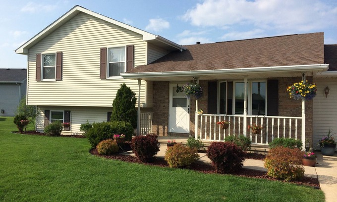 Oshkosh House | 4 bedroom/3 bath home with large yard.