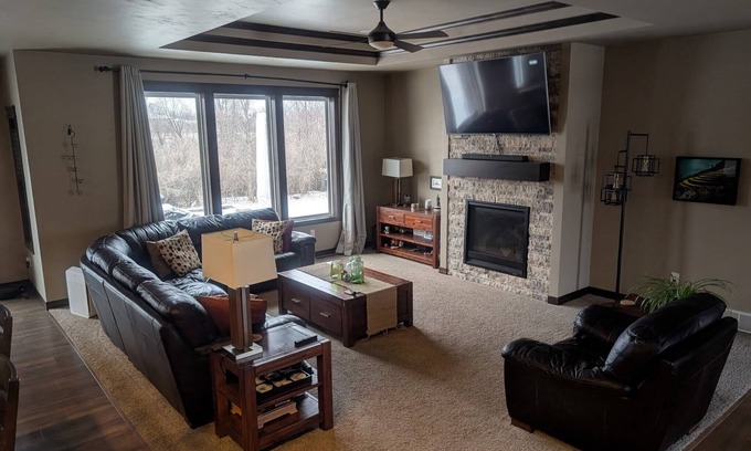 Bellevue House | 4-bedroom, 3-bath ranch in fabulous Green Bay. Minutes away from Lambeau Field!