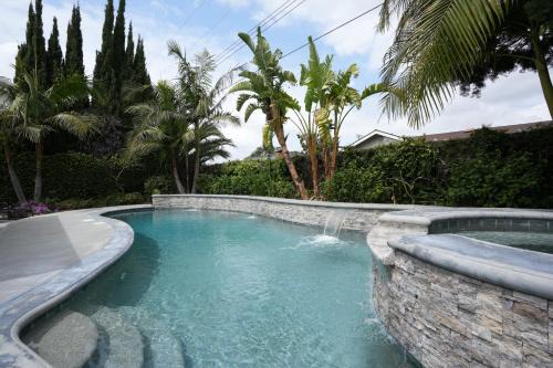 Orange House | 4 bedroom, 3 bathrooms Pool Home