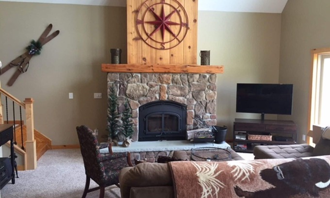 Great Valley House | 4 Bedroom, 3 full baths, 3200 sq. ft. Family Vacation Home near EVL, sleeps 12