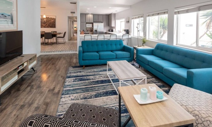 Marina Peninsula Apartment | 4 Bedroom 4 Bath Beach House Retreat Venice/MDR A+