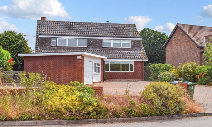 Martlesham Heath Cottage | 4 bedroom accommodation in Levington, near Ipswich