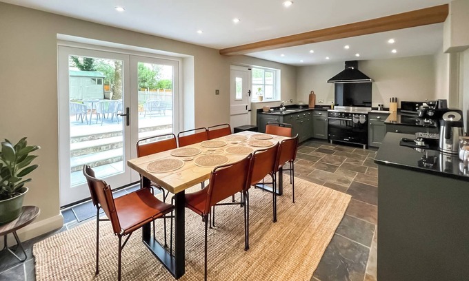 New Moat Cottage | 4 bedroom accommodation in Gelli, near Clynderwen