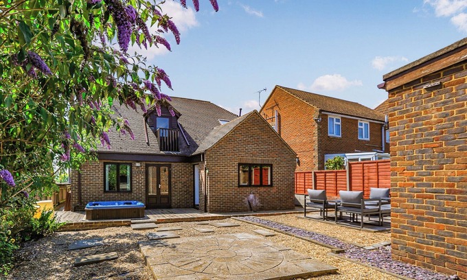 Sheerness Cottage | 4 bedroom accommodation in Isle of Sheppey