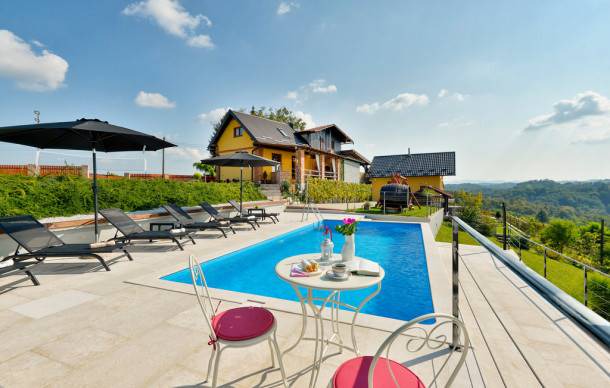 Cestica House | 4 bedroom accommodation in Cestica