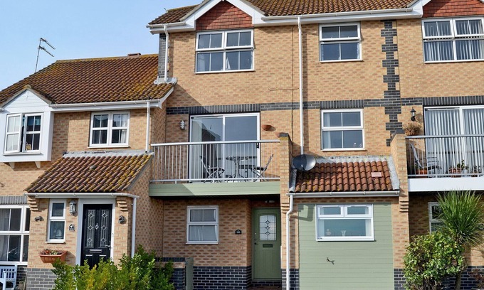 Clacton-on-Sea Cottage | 4 bedroom accommodation in Clacton-on-Sea