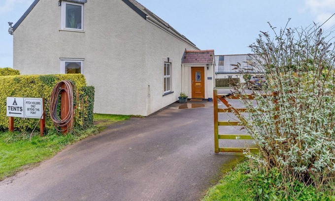 Hasguard Cross Cottage | 4 bedroom accommodation in Hasguard Cross, near Haverfordwest