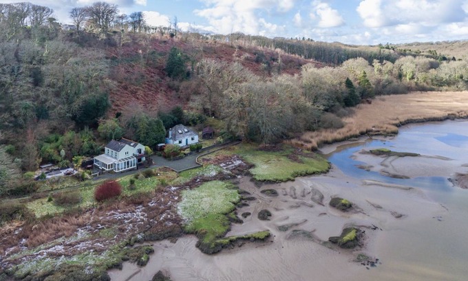 Johnston Cottage | 4 bedroom accommodation in Freystrop, near Haverfordwest