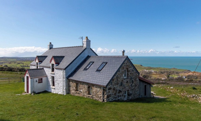 Dinas Cross Cottage | 4 bedroom accommodation in Dinas Cross