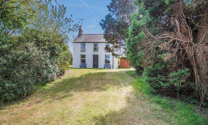 Garn Fadryn Cottage | 4 bedroom accommodation in Pengroeslon, near Aberdaron