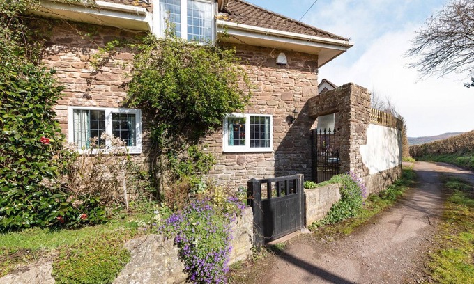Ross-on-Wye Cottage | 4 bedroom accommodation in Whitchurch, near Monmouth