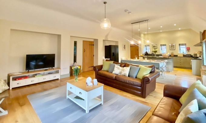 Dyrham Cottage | 4 bedroom accommodation in Doynton, near Bath
