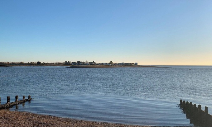 Colchester Cottage | 4 bedroom accommodation in Point Clear, near Clacton-on-Sea