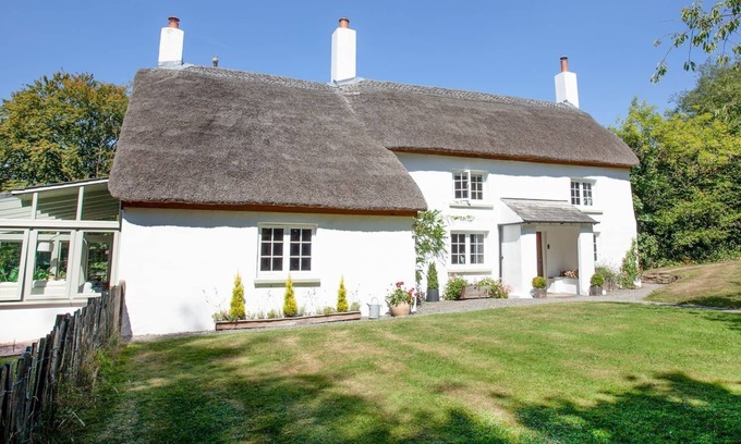 Torrington Cottage | 4 bedroom accommodation in Huntshaw, near Torrington