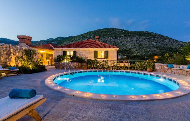 Gromaca House | 4 bedroom accommodation in Gromaca