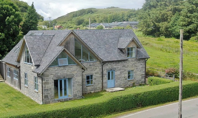 Salen Cottage | 4 bedroom accommodation in Acharacle