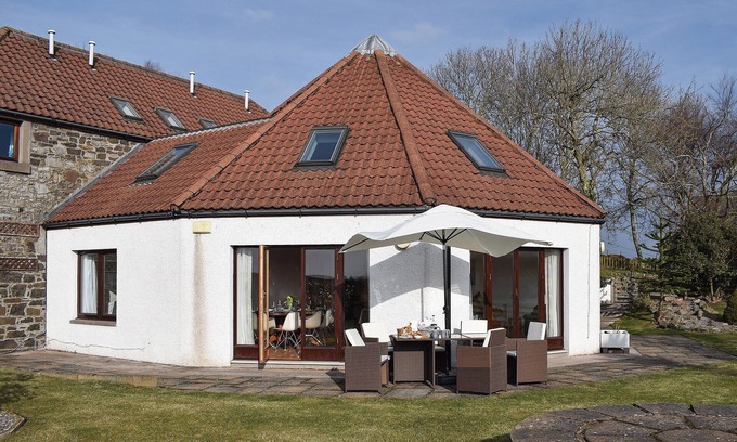 Leuchars Cottage | 4 bedroom accommodation in Balmullo, near St Andrews