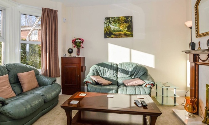 Salisbury Cottage | 4 bedroom accommodation in Salisbury