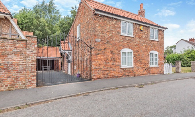 Coningsby Cottage | 4 bedroom accommodation in Coningsby, near Lincoln